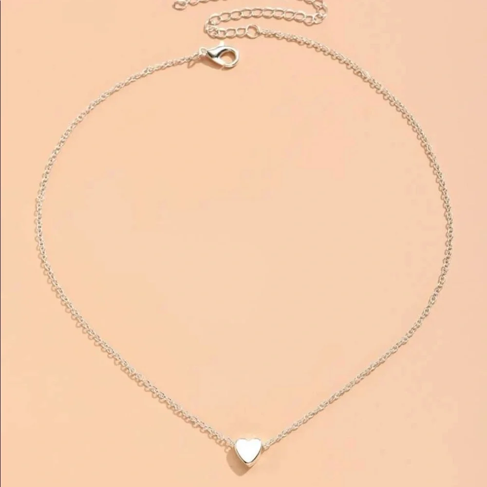 dainty silver heart decor necklace - Picture 2 of 4